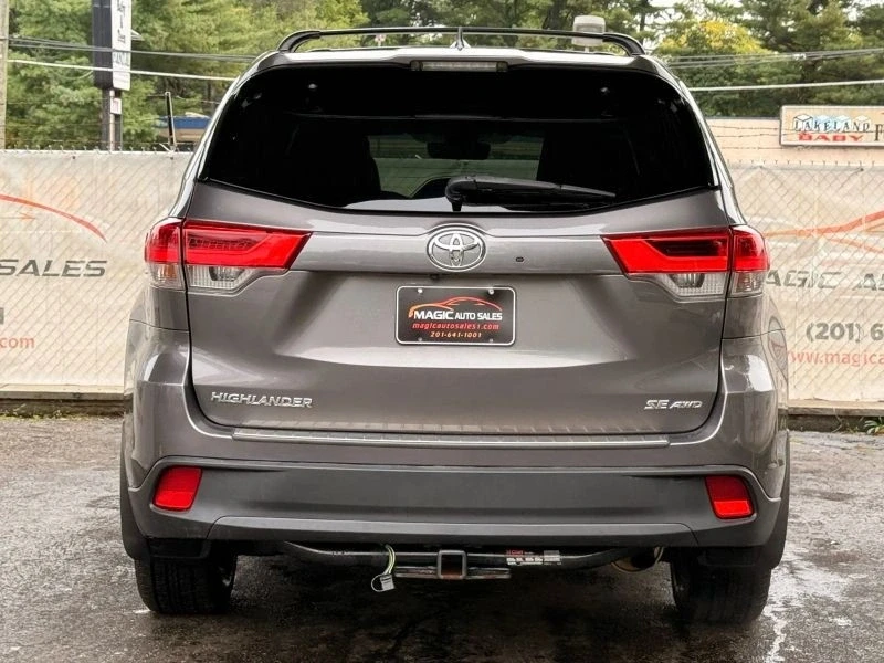 2017 Toyota Highlander - Image 10 of 12