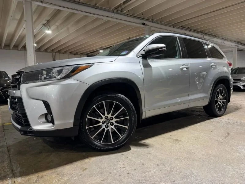 2017 Toyota Highlander - Image 2 of 12