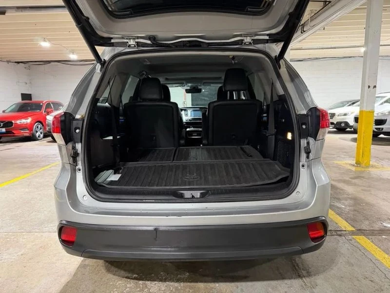 2017 Toyota Highlander - Image 8 of 12