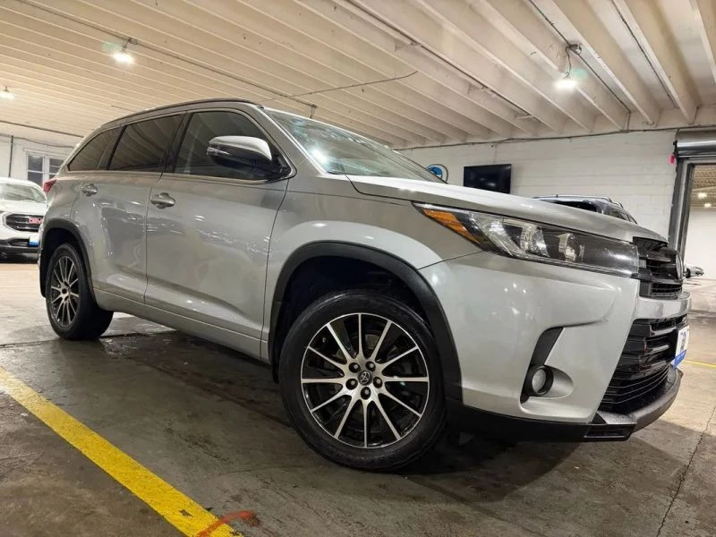 2017 Toyota Highlander - Image 5 of 12