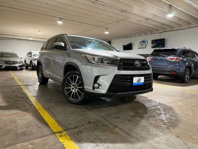 2017 Toyota Highlander - Image 6 of 12