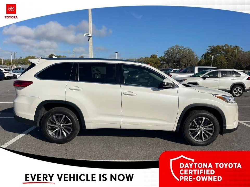2017 Toyota Highlander - Image 2 of 10