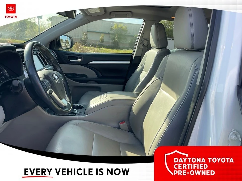 2017 Toyota Highlander - Image 6 of 10