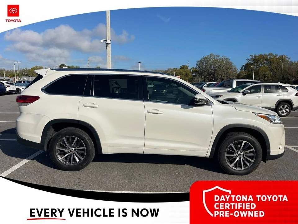 2017 Toyota Highlander - Image 8 of 10