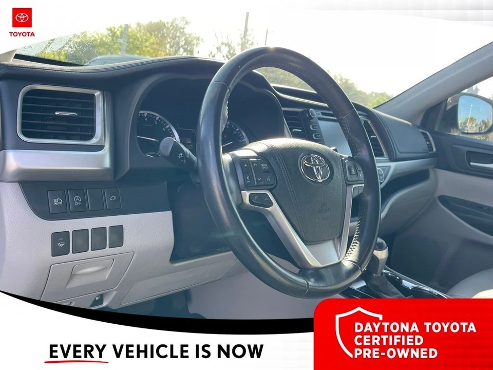 2017 Toyota Highlander - Image 5 of 10