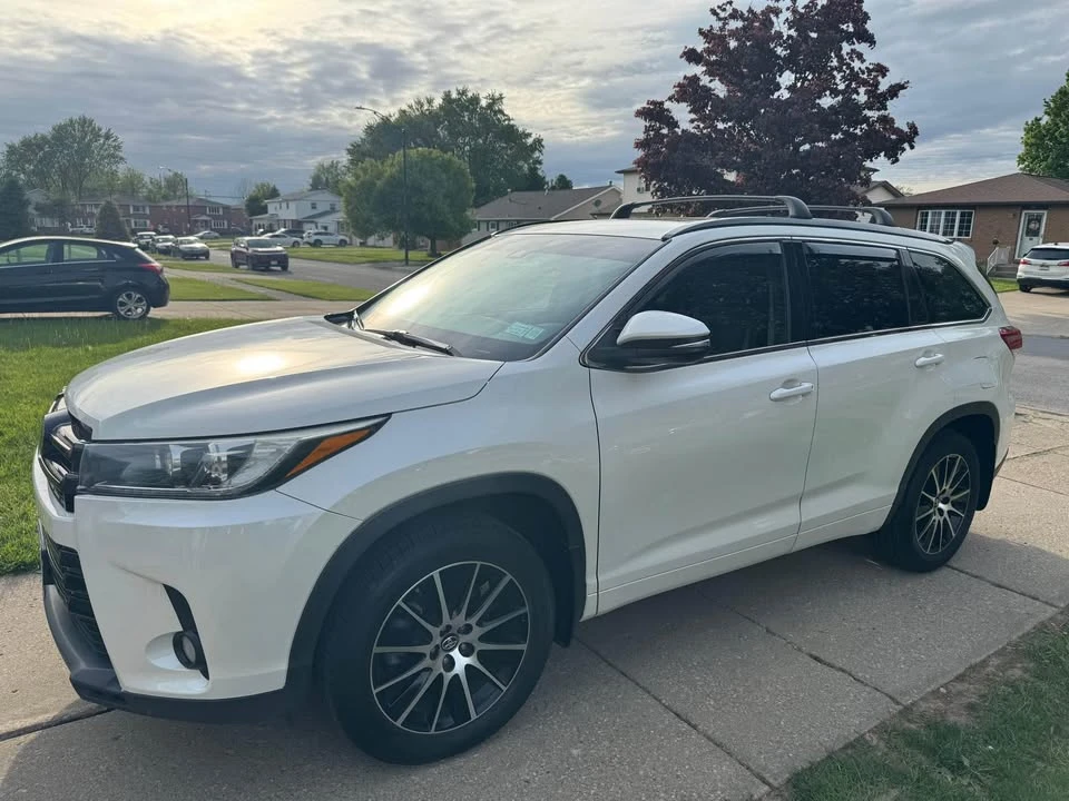 2017 Toyota Highlander - Image 2 of 13