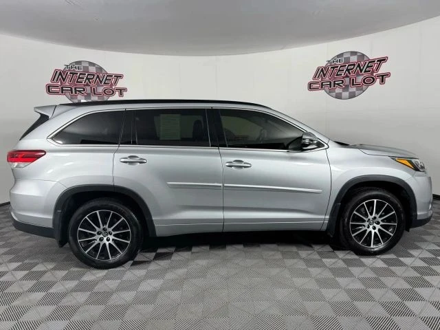 2017 Toyota Highlander - Image 8 of 12