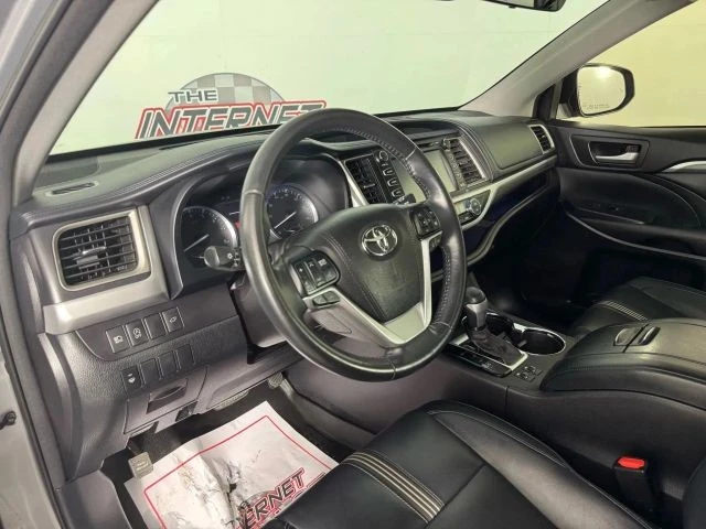 2017 Toyota Highlander - Image 10 of 12