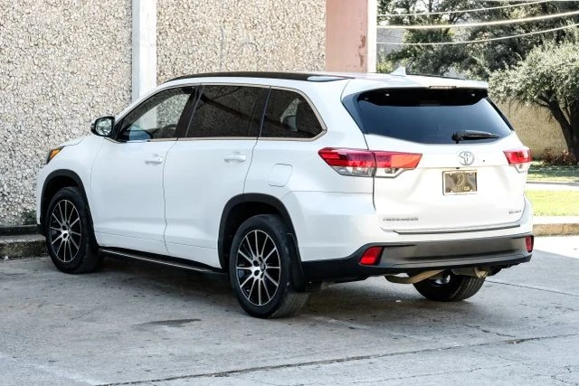 2017 Toyota Highlander - Image 12 of 21
