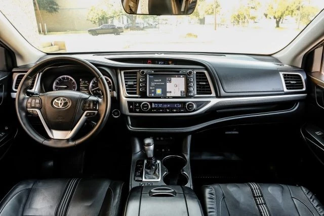 2017 Toyota Highlander - Image 18 of 21