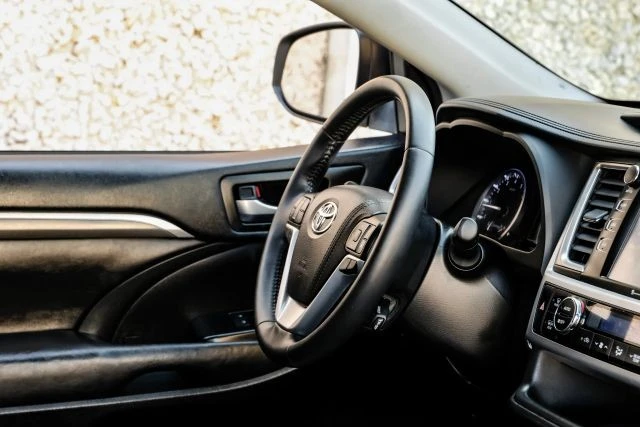 2017 Toyota Highlander - Image 17 of 21