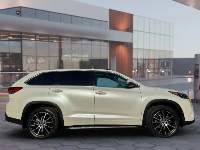 2017 Toyota Highlander - Image 15 of 21