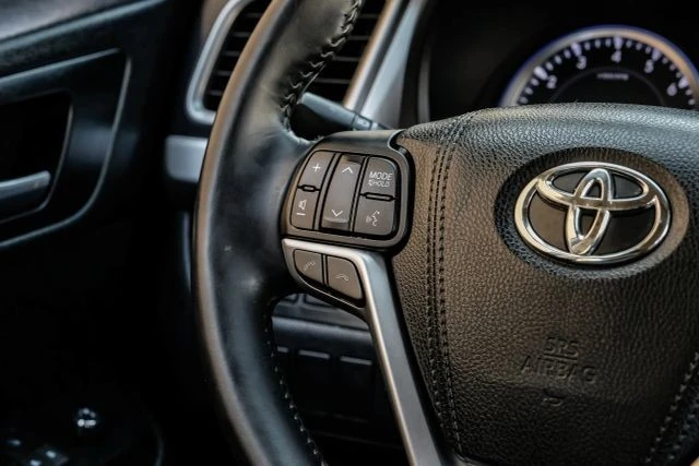 2017 Toyota Highlander - Image 20 of 21