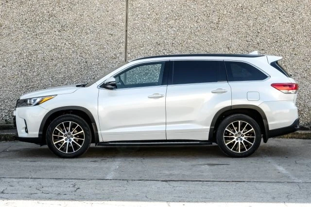2017 Toyota Highlander - Image 13 of 21