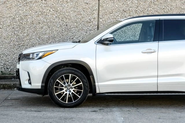 2017 Toyota Highlander - Image 14 of 21