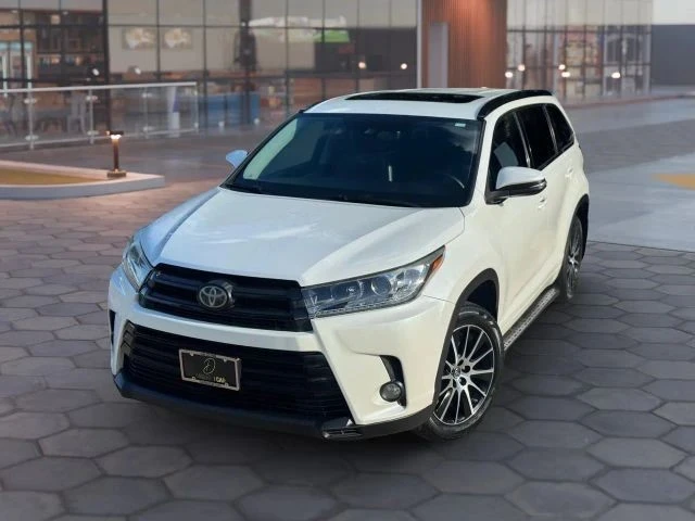 2017 Toyota Highlander - Image 2 of 21
