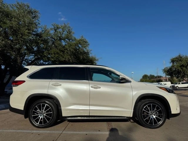 2017 Toyota Highlander - Image 15 of 21