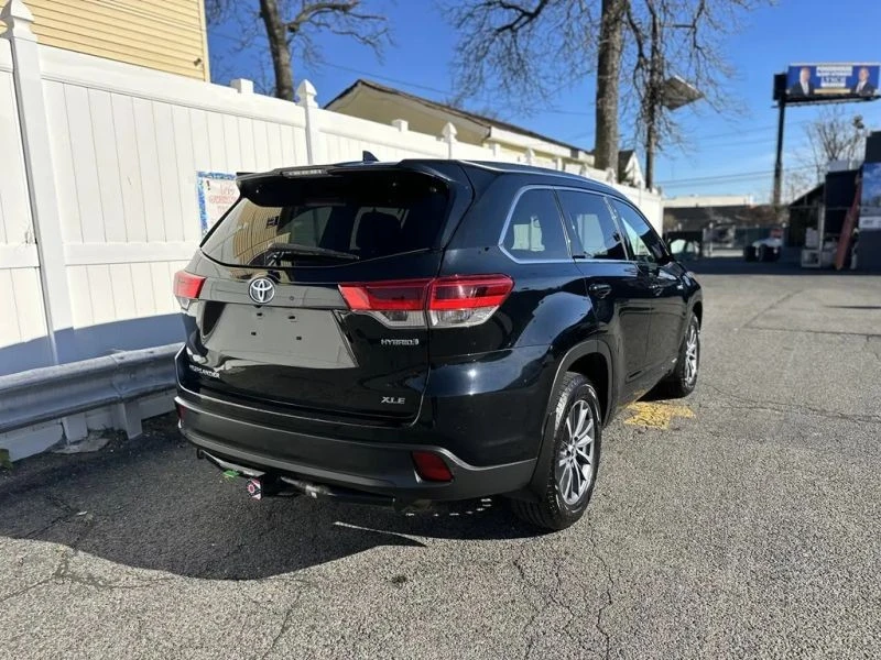 2017 Toyota Highlander - Image 7 of 12