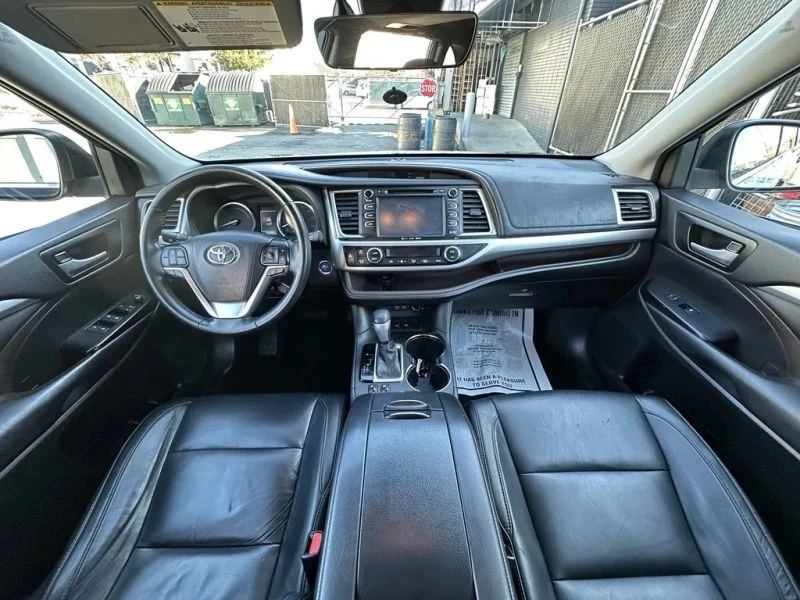 2017 Toyota Highlander - Image 9 of 12