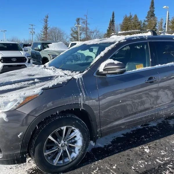 2017 Toyota Highlander - Image 2 of 12