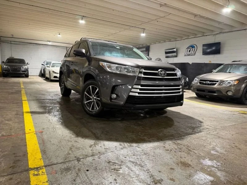 2017 Toyota Highlander - Image 6 of 12