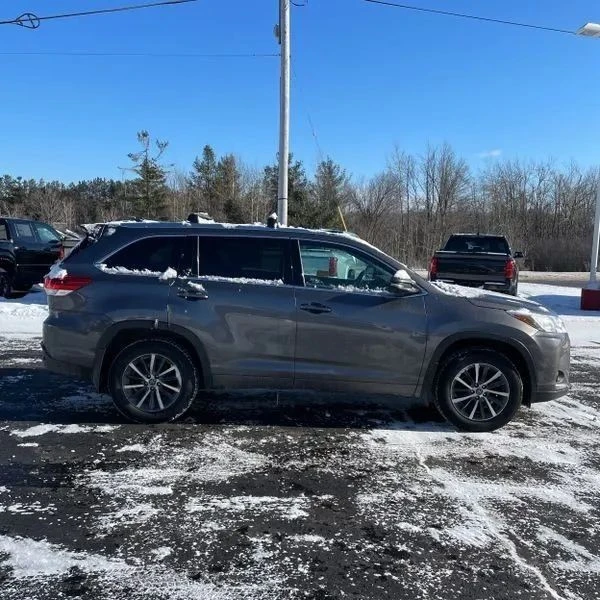 2017 Toyota Highlander - Image 10 of 12