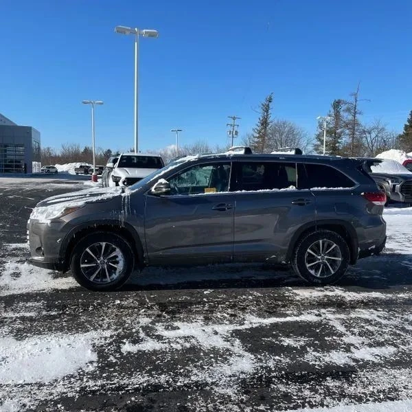 2017 Toyota Highlander - Image 3 of 12