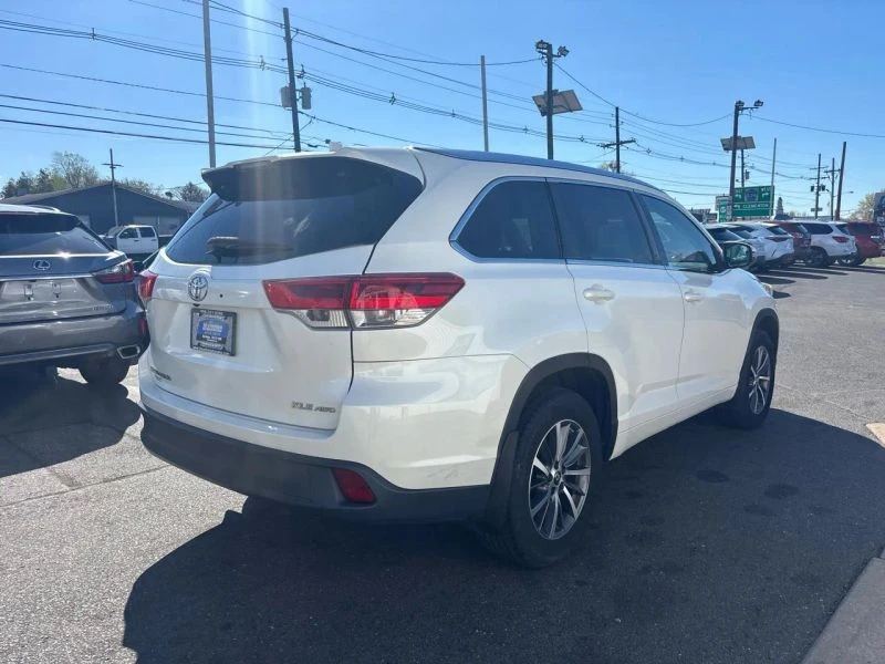 2017 Toyota Highlander - Image 6 of 12