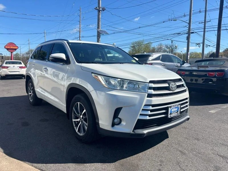 2017 Toyota Highlander - Image 8 of 12