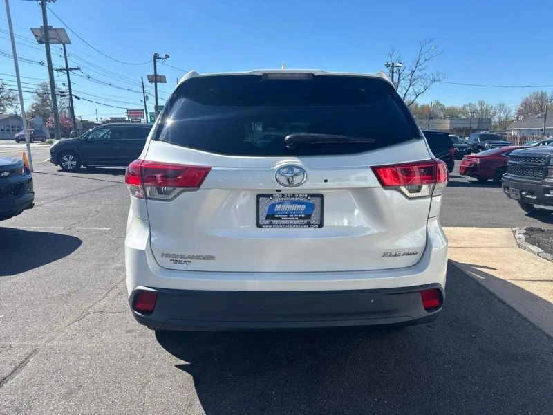 2017 Toyota Highlander - Image 5 of 12