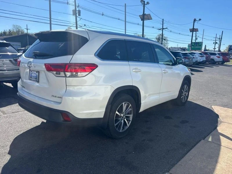 2017 Toyota Highlander - Image 7 of 12