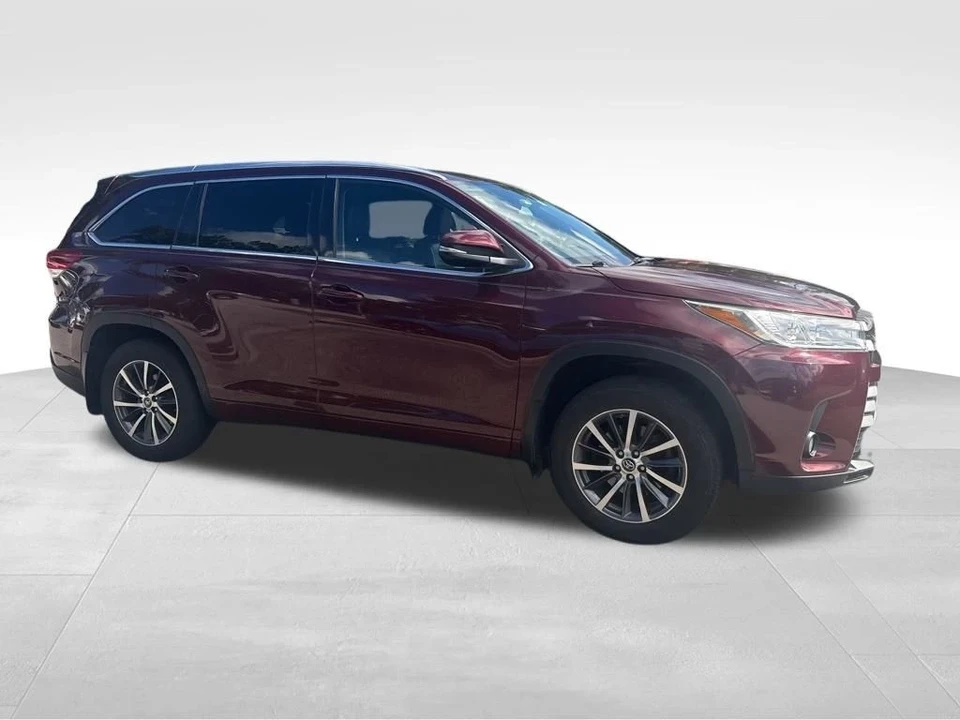 2017 Toyota Highlander - Image 8 of 12