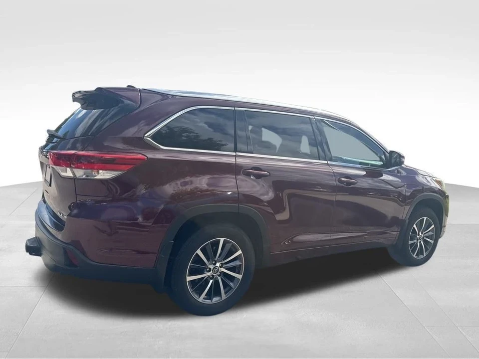 2017 Toyota Highlander - Image 11 of 12