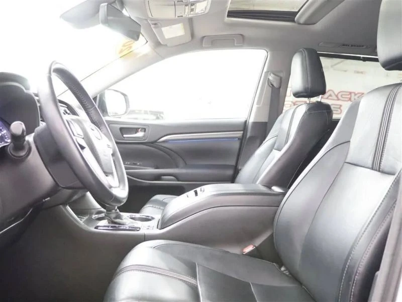 2017 Toyota Highlander - Image 11 of 12