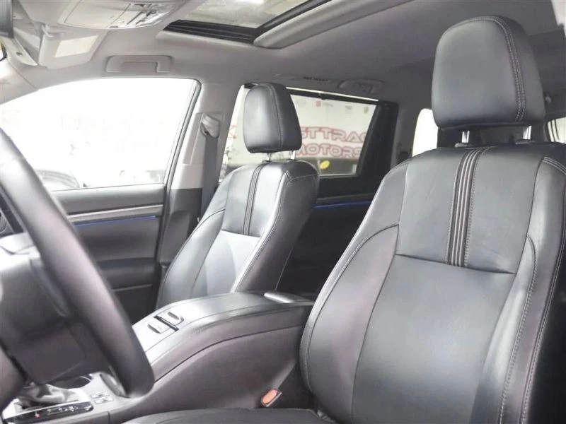 2017 Toyota Highlander - Image 10 of 12