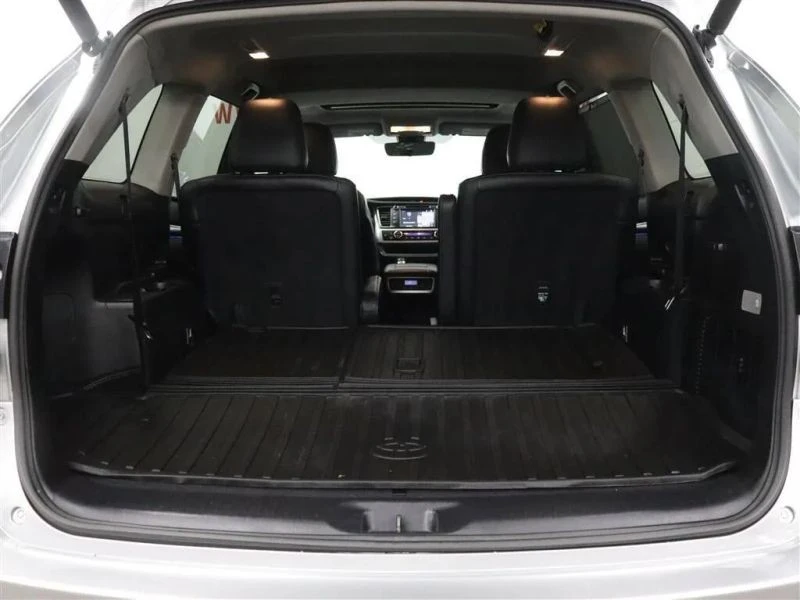 2017 Toyota Highlander - Image 7 of 12