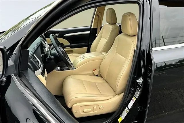 2017 Toyota Highlander - Image 10 of 12