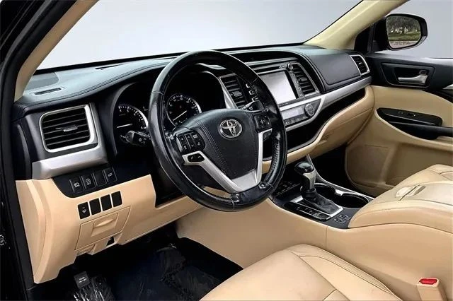 2017 Toyota Highlander - Image 11 of 12