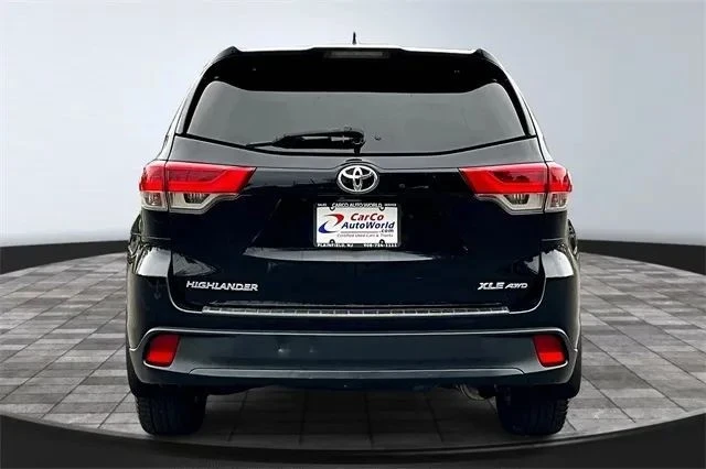 2017 Toyota Highlander - Image 6 of 12