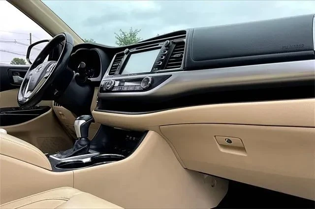 2017 Toyota Highlander - Image 12 of 12
