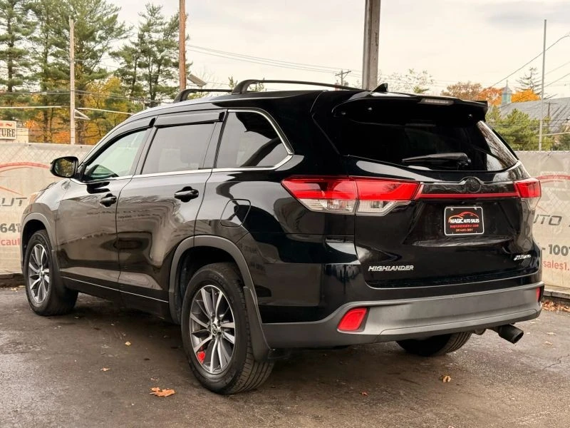 2017 Toyota Highlander - Image 9 of 12