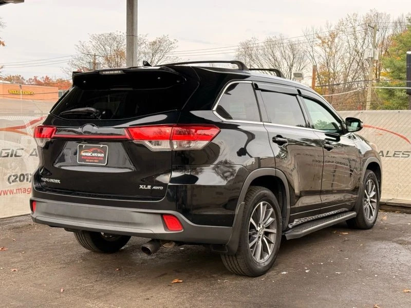 2017 Toyota Highlander - Image 11 of 12
