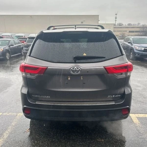2017 Toyota Highlander - Image 7 of 12