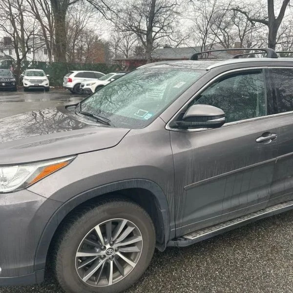 2017 Toyota Highlander - Image 2 of 12