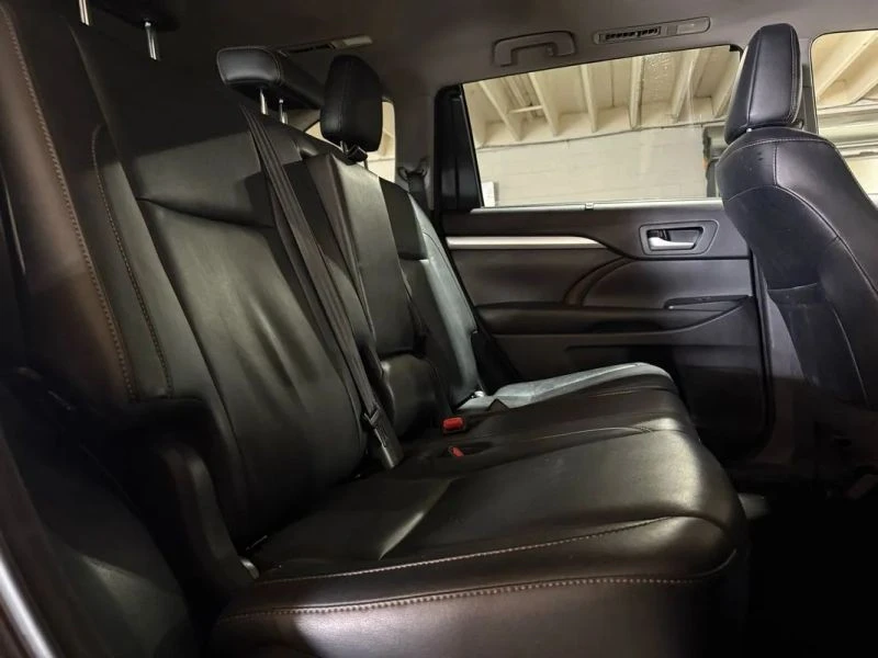 2017 Toyota Highlander - Image 10 of 12