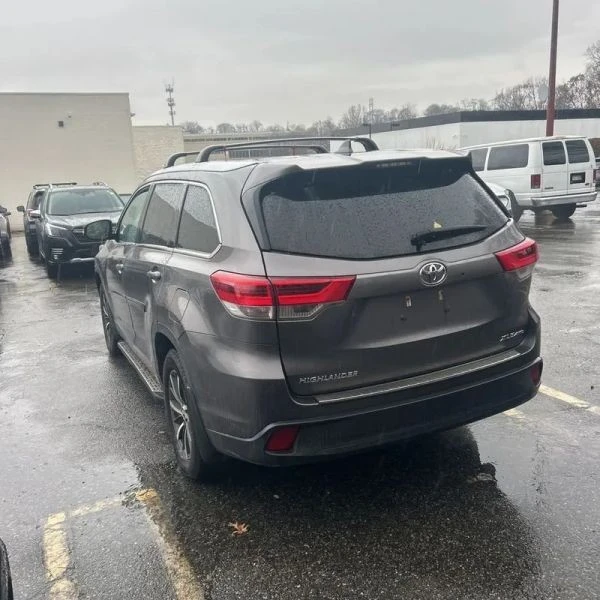2017 Toyota Highlander - Image 5 of 12