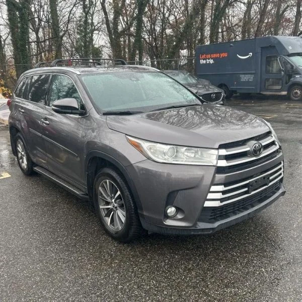 2017 Toyota Highlander - Image 10 of 12