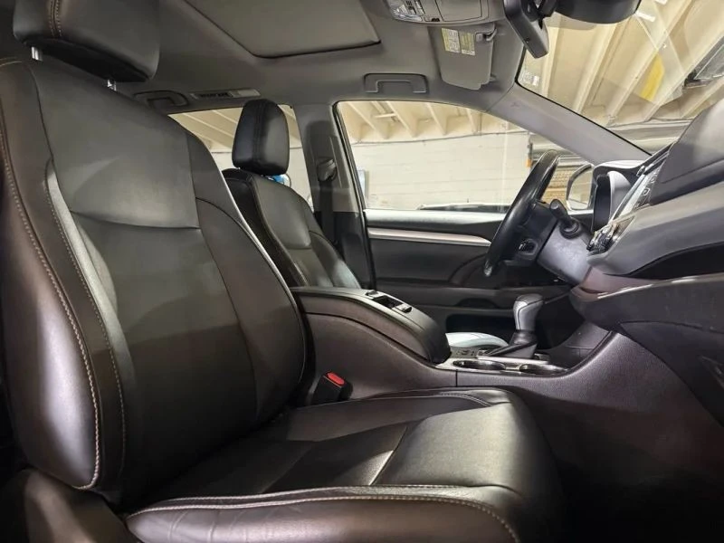 2017 Toyota Highlander - Image 9 of 12