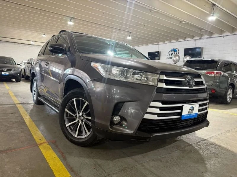 2017 Toyota Highlander - Image 4 of 12
