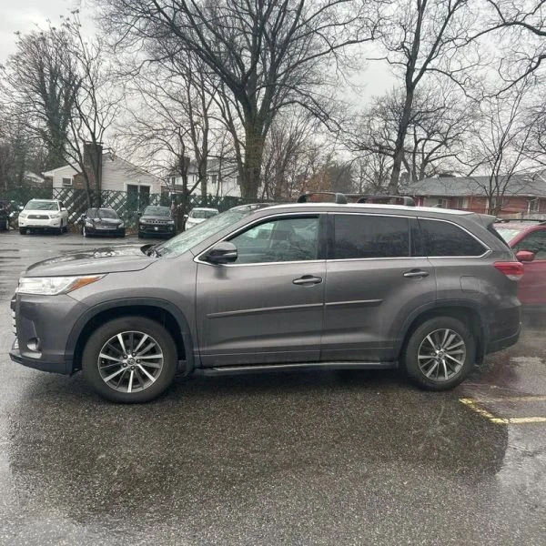 2017 Toyota Highlander - Image 3 of 12